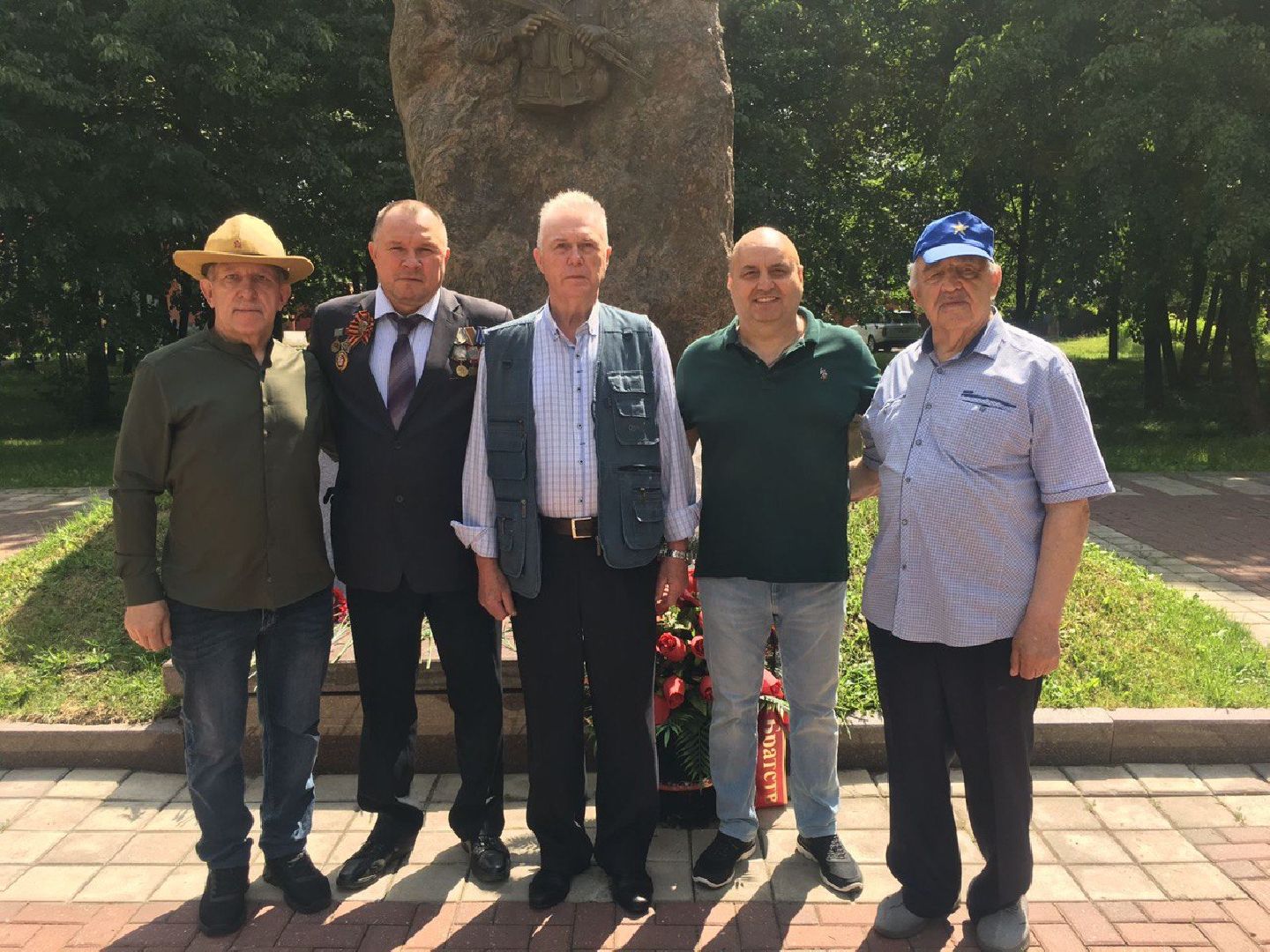 Чехов, ветераны, памятник, цветы, возложение, День ветеранов боевых действий