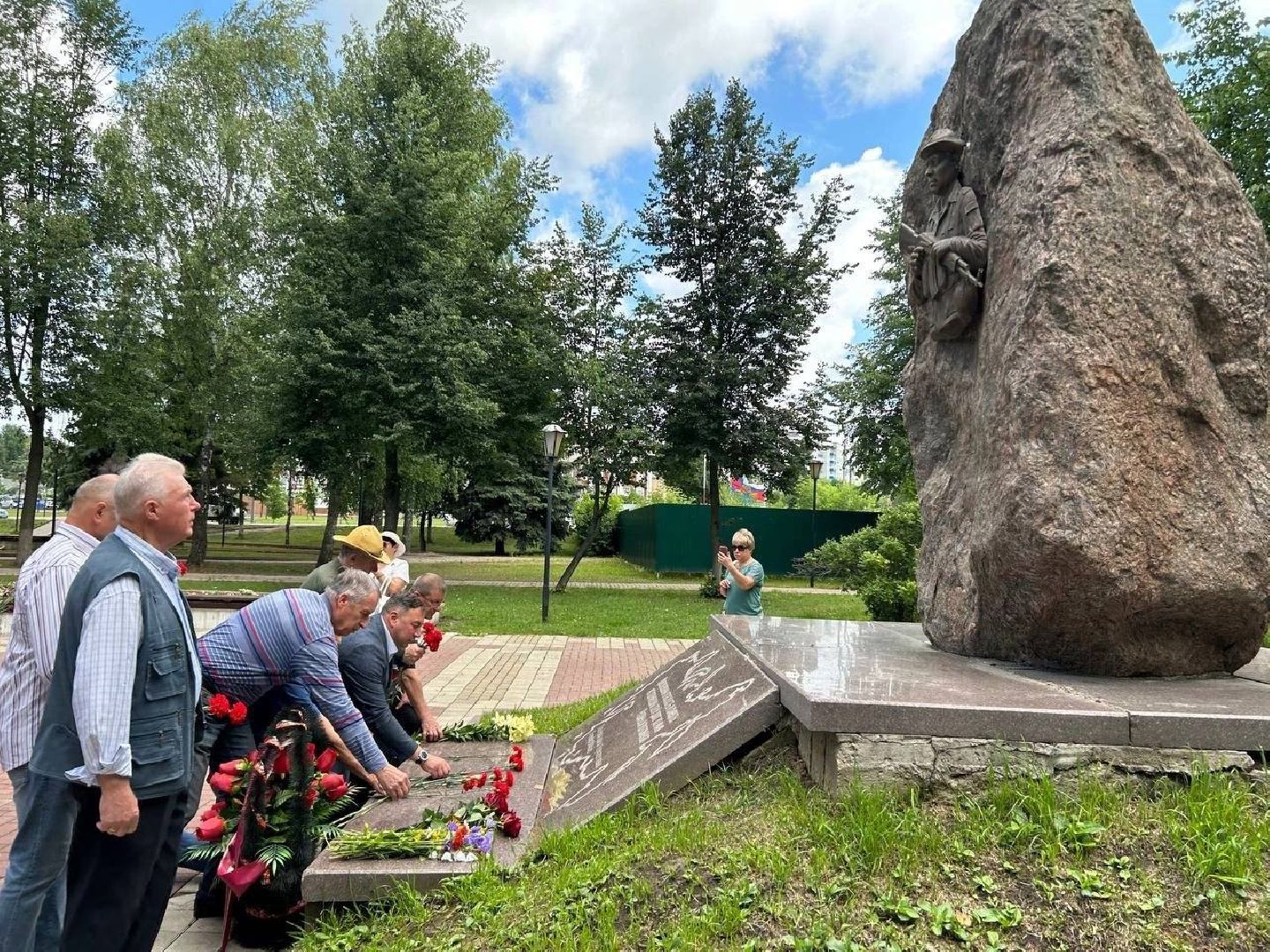 Чехов, ветераны, памятник, цветы, возложение, День ветеранов боевых действий