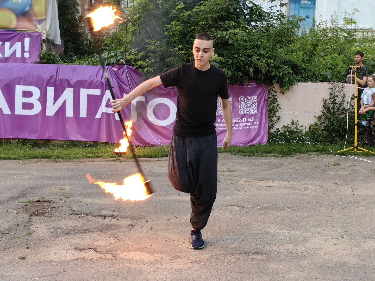 Шоу, артист, сцена, огнемёт, огонь