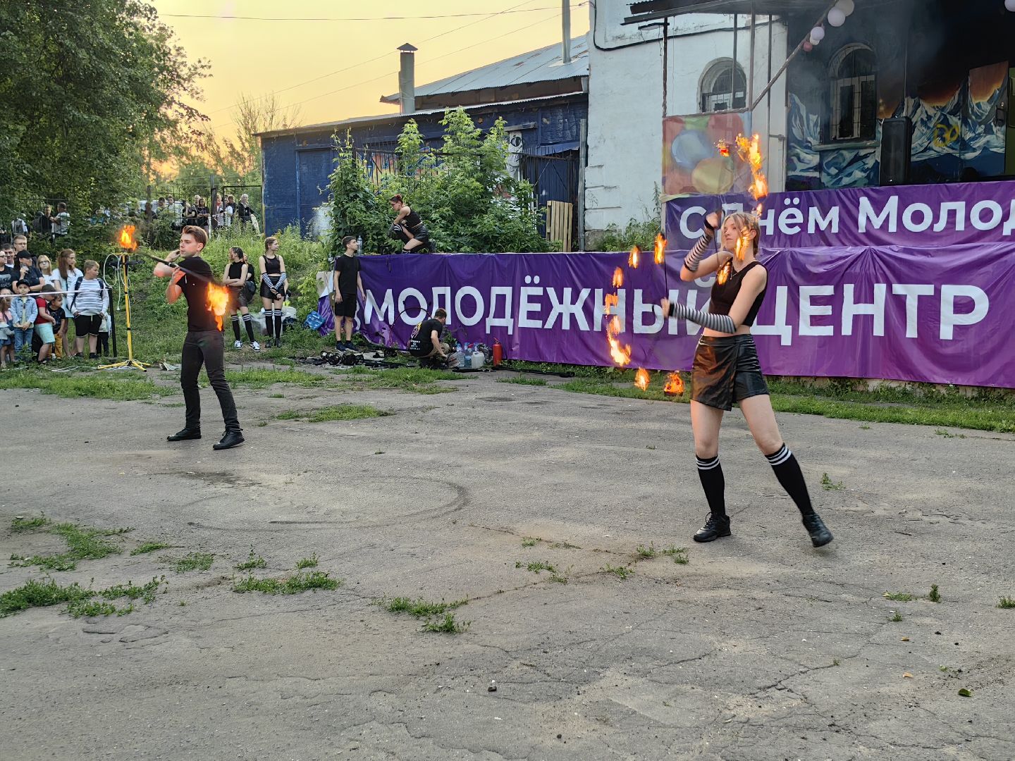 Шоу, артист, сцена, огнемёт, огонь