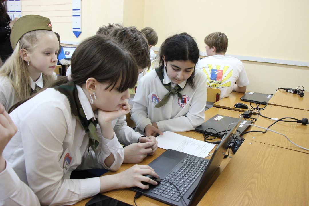 Лобня, города