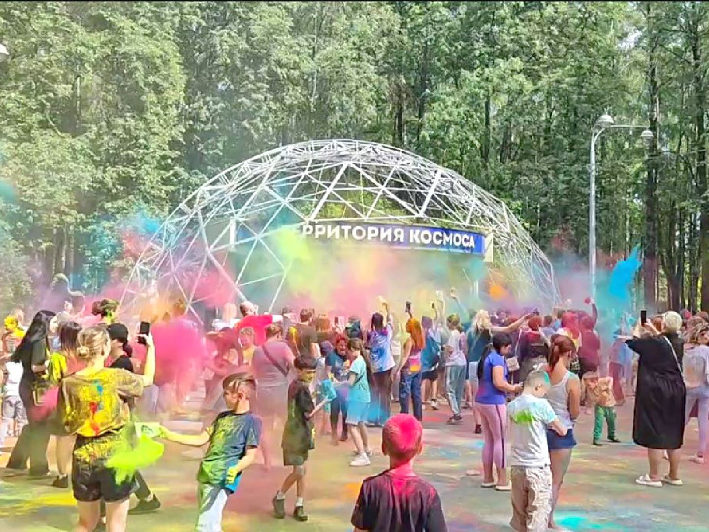 фестиваль красок, лето в подмосковье, парки подмосковья,