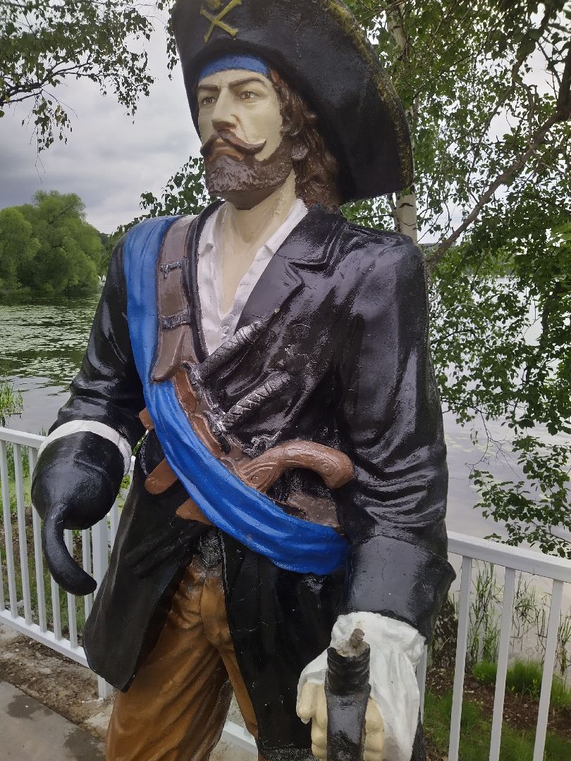 Долгопрудный, арт-обьект, пират, Олимпийский Мишка, статуя