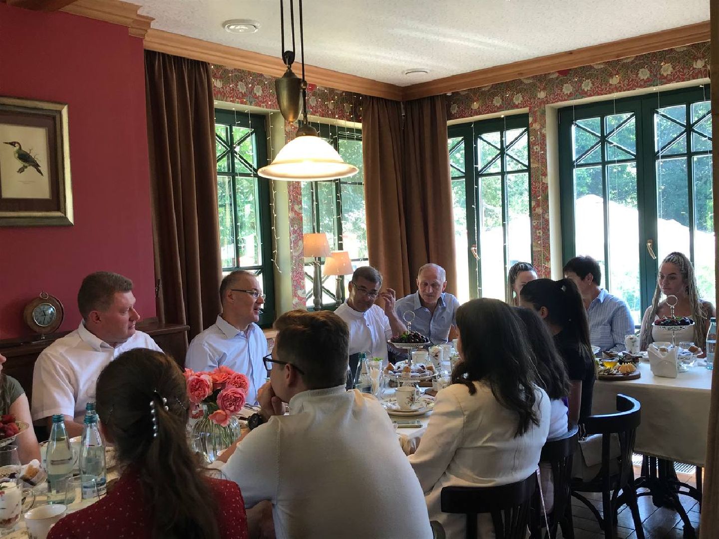 Коломна, Озёры, Общество