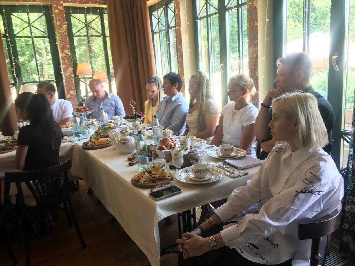 Коломна, Озёры, Общество