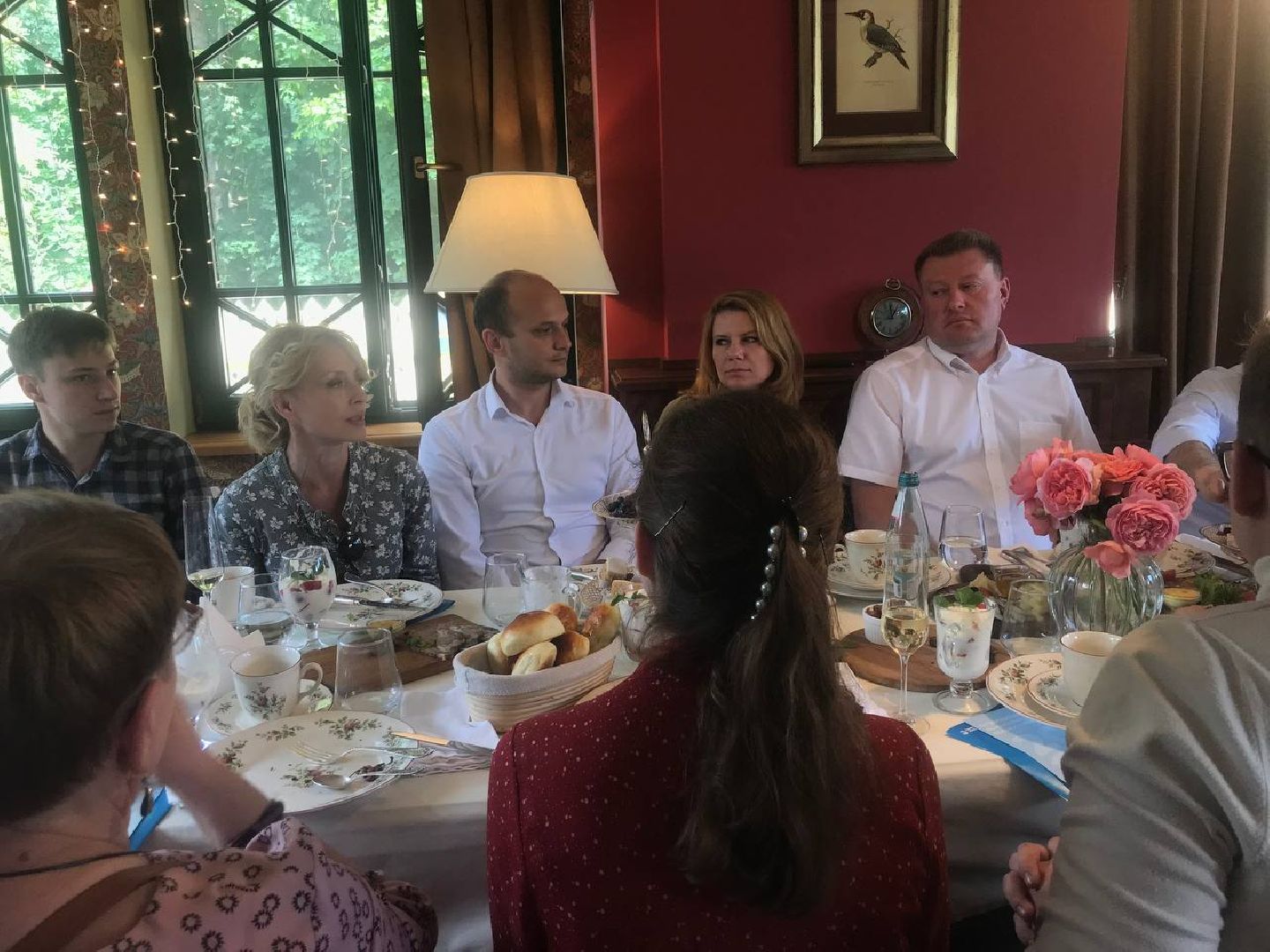 Коломна, Озёры, Общество