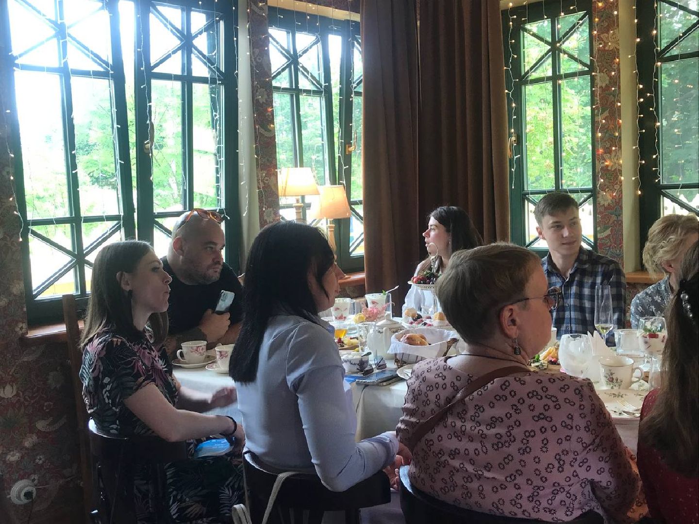 Коломна, Озёры, Общество