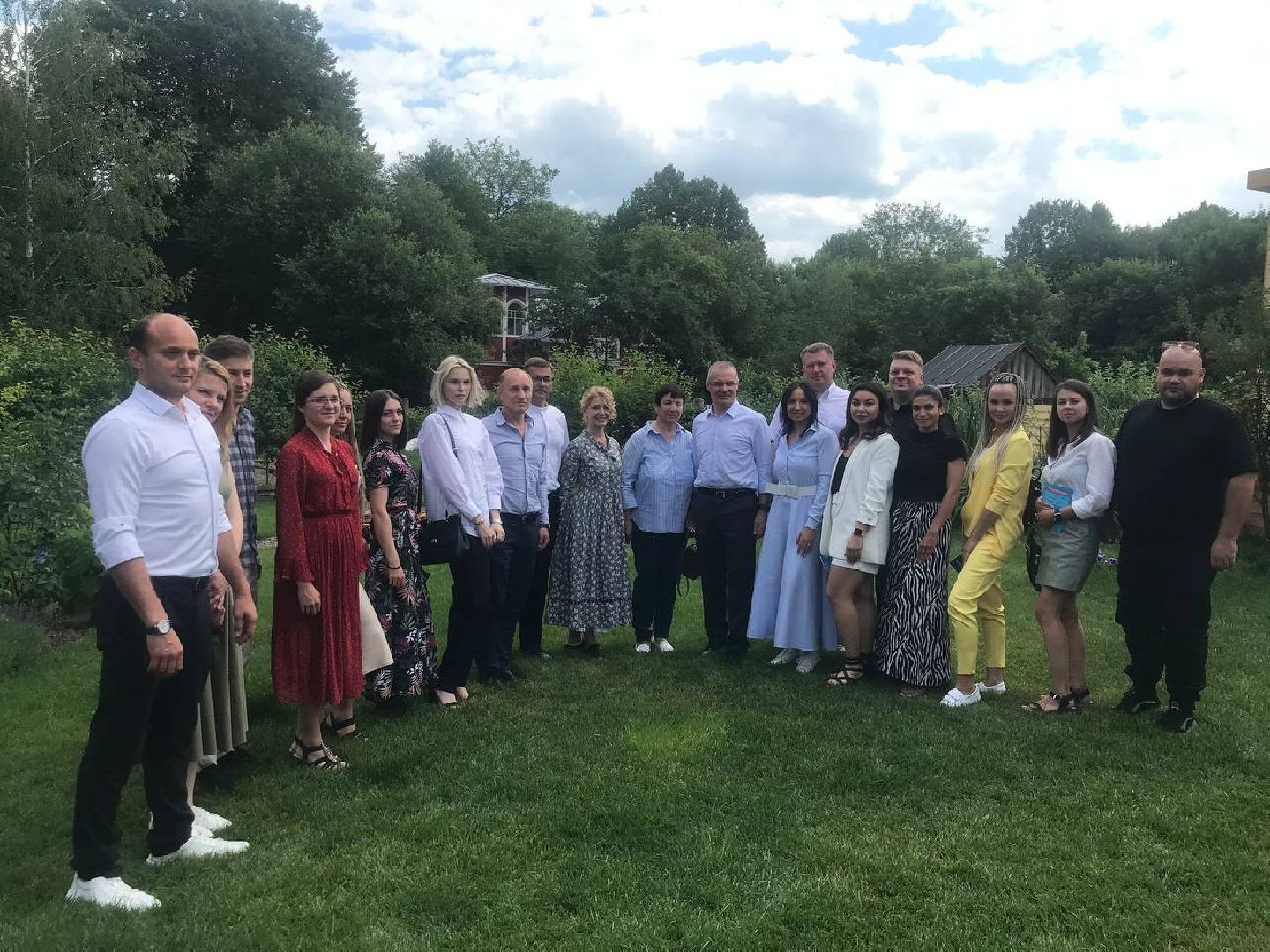 Коломна, Озёры, Общество