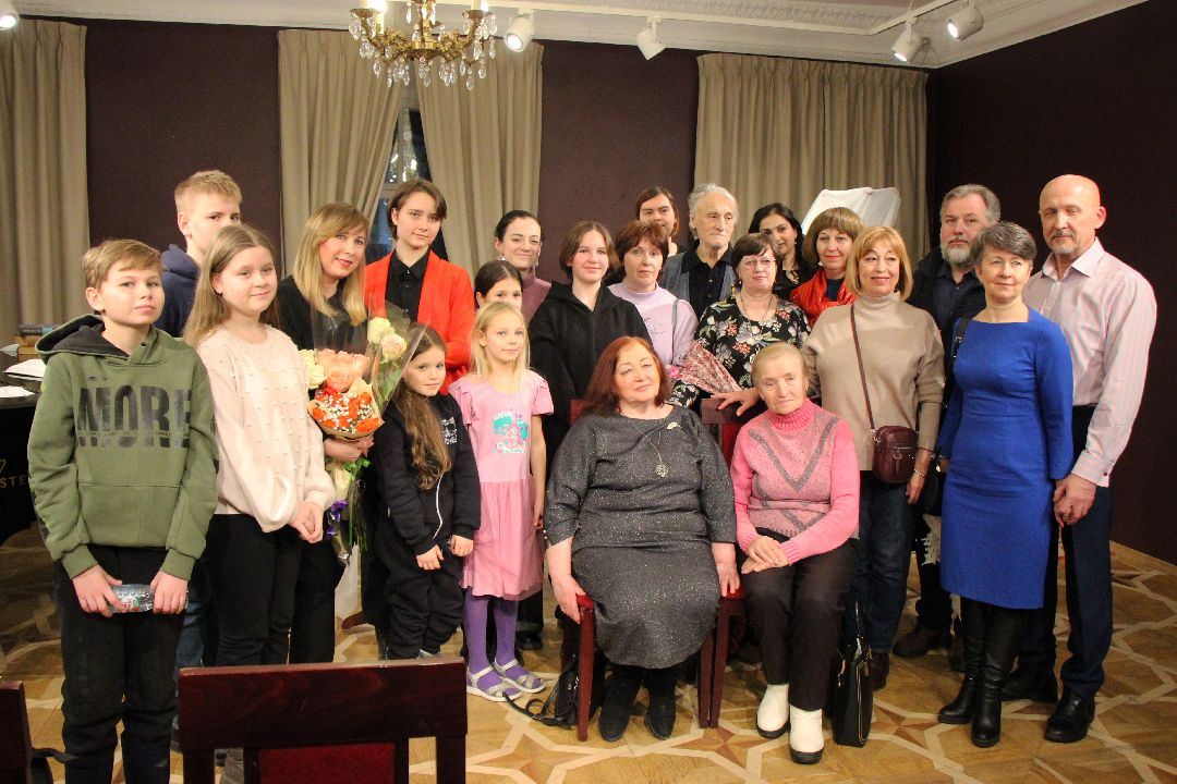 Лобня, города