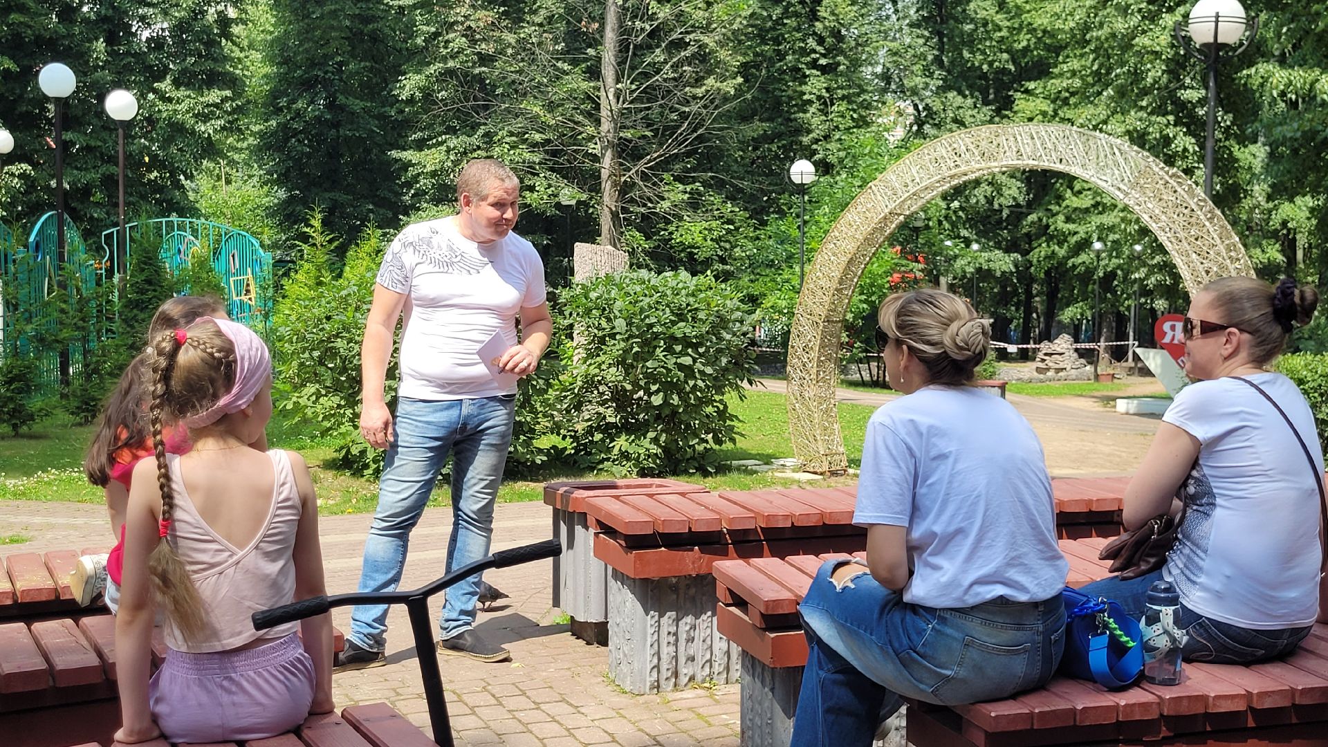 дети; литература; читающая скамейка; игры; библиотека; парки подмосковья