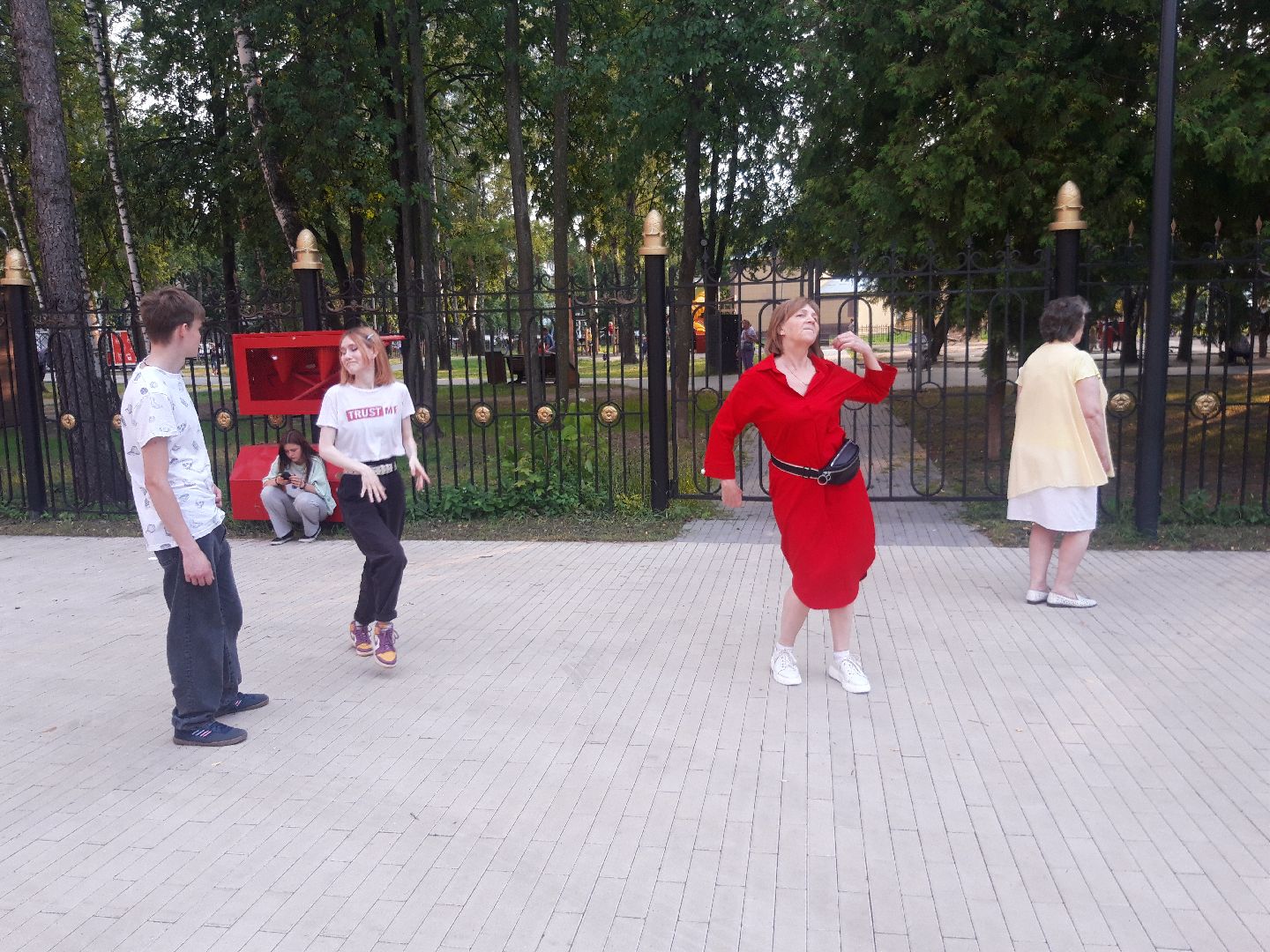 доброе дело, пенсионеры, лето в подмосковье,