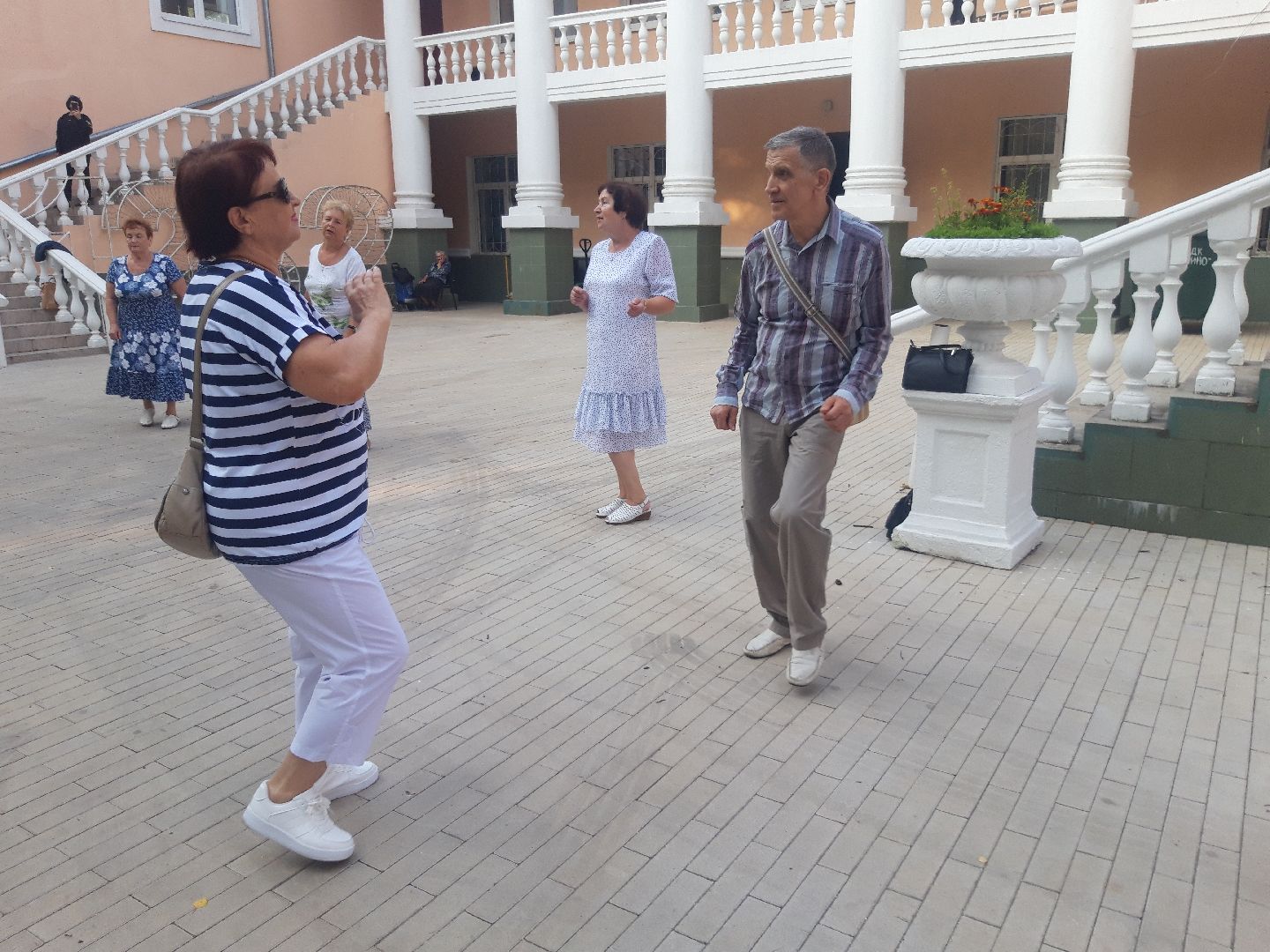 доброе дело, пенсионеры, лето в подмосковье,