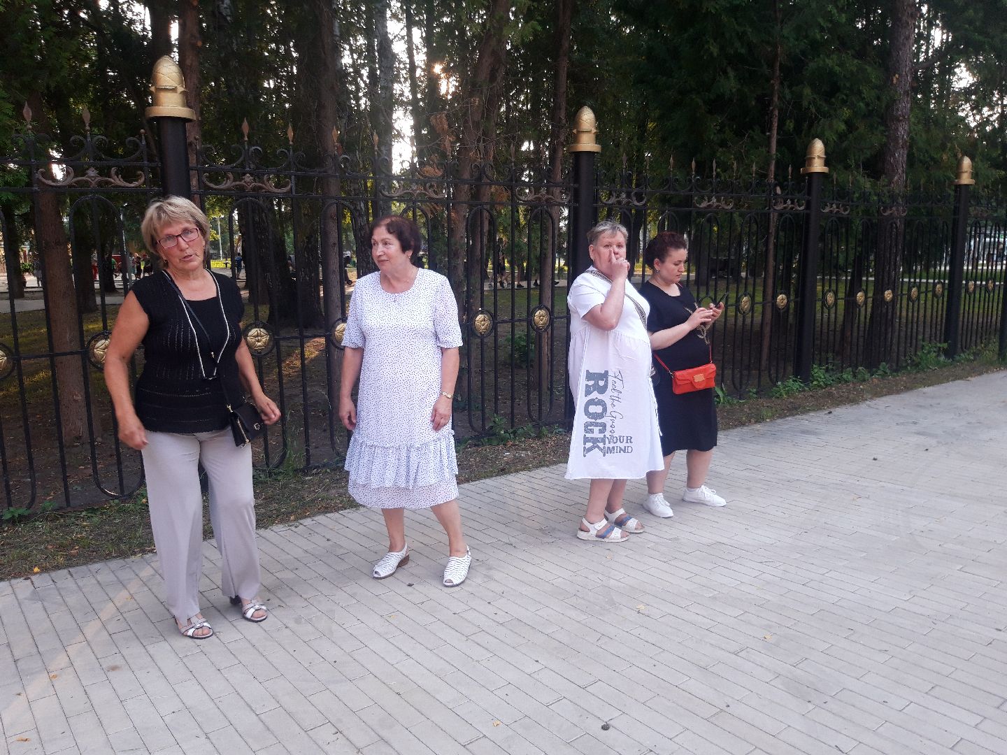 доброе дело, пенсионеры, лето в подмосковье,