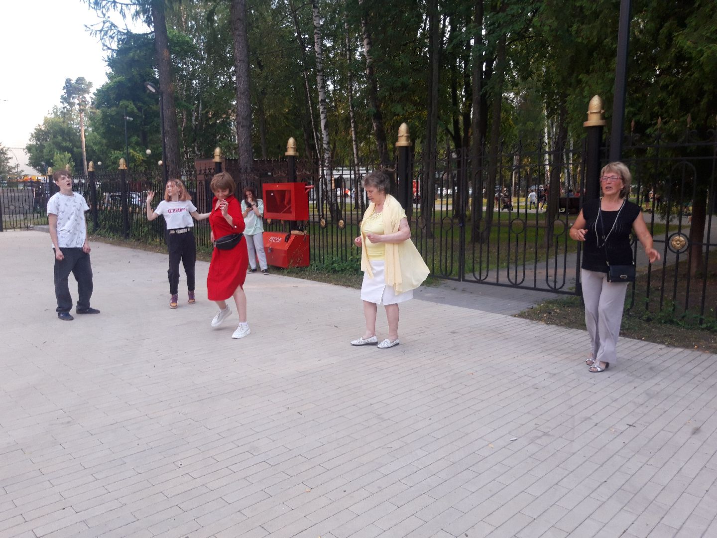 доброе дело, пенсионеры, лето в подмосковье,