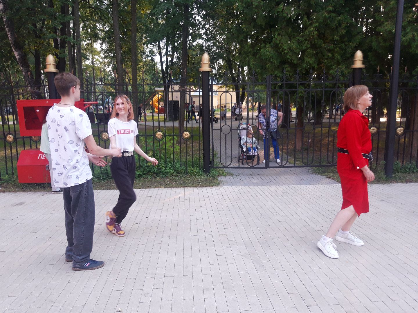 доброе дело, пенсионеры, лето в подмосковье,