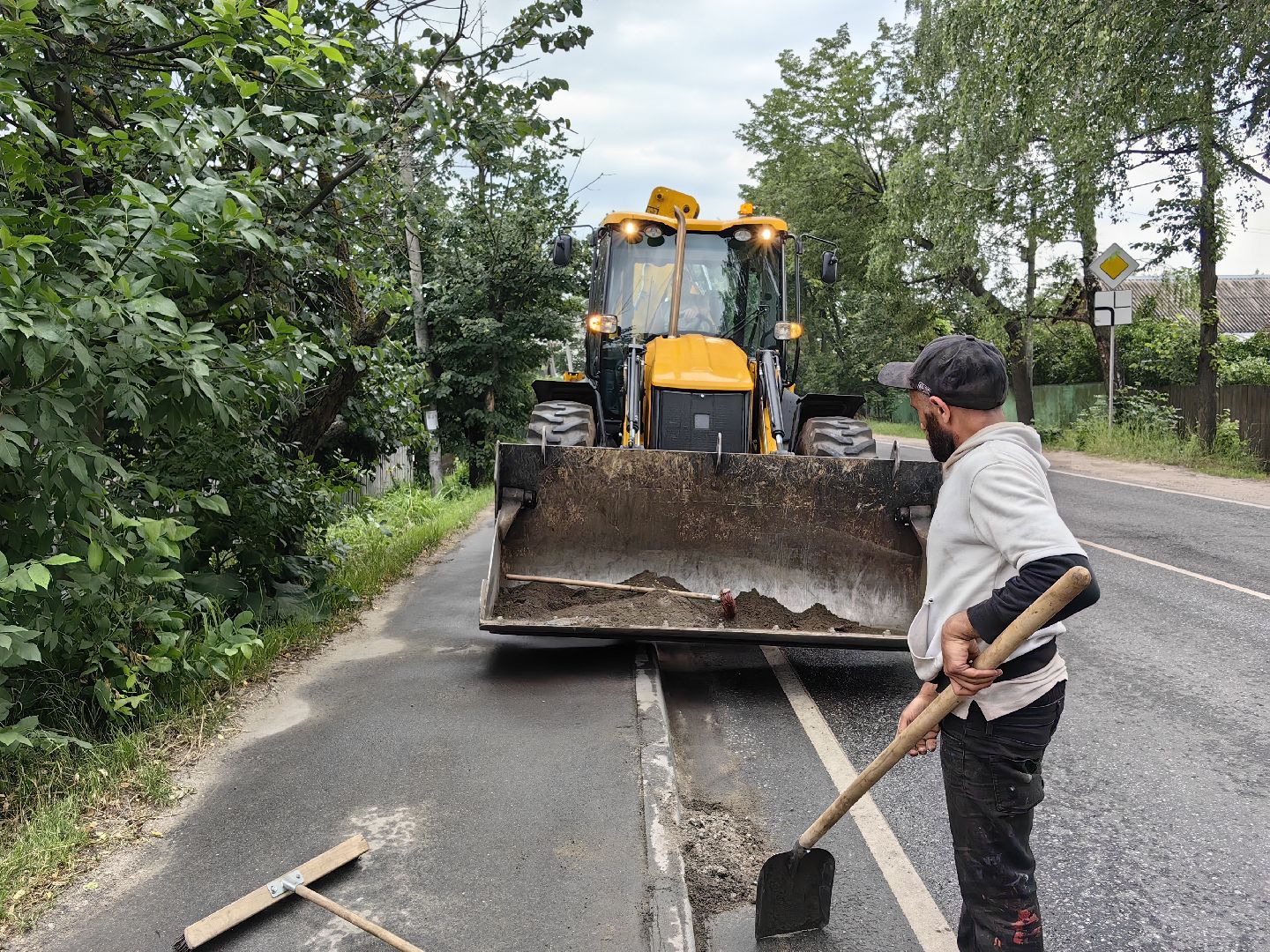 Дороги, уборка, погрузчик, пыль, бордюр
