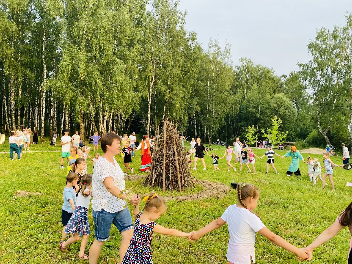 Домодедово, день Ивана Купалы, русский традиции, лесопарк, обряд, гадание, плетение венков