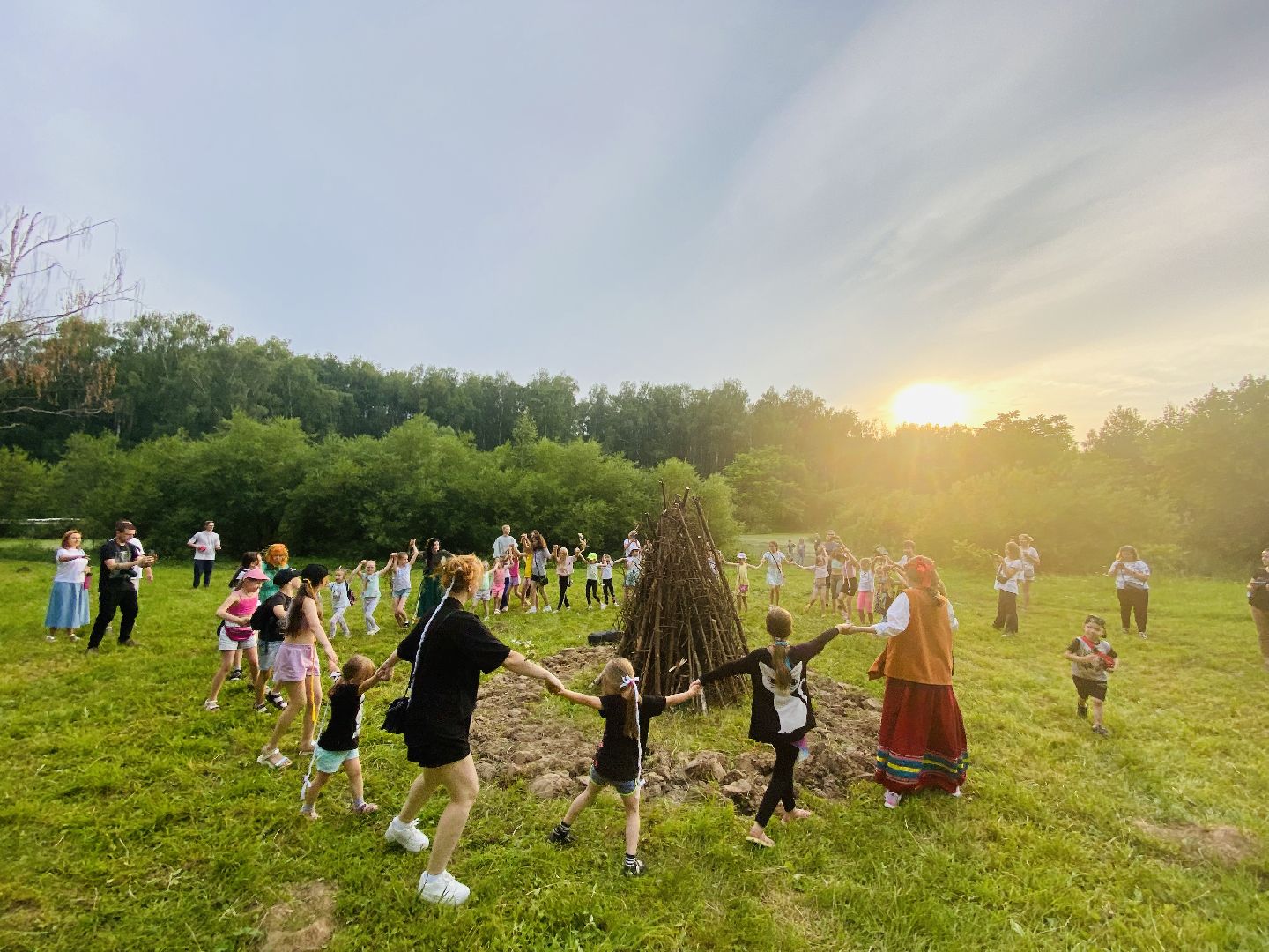 Домодедово, день Ивана Купалы, русский традиции, лесопарк, обряд, гадание, плетение венков