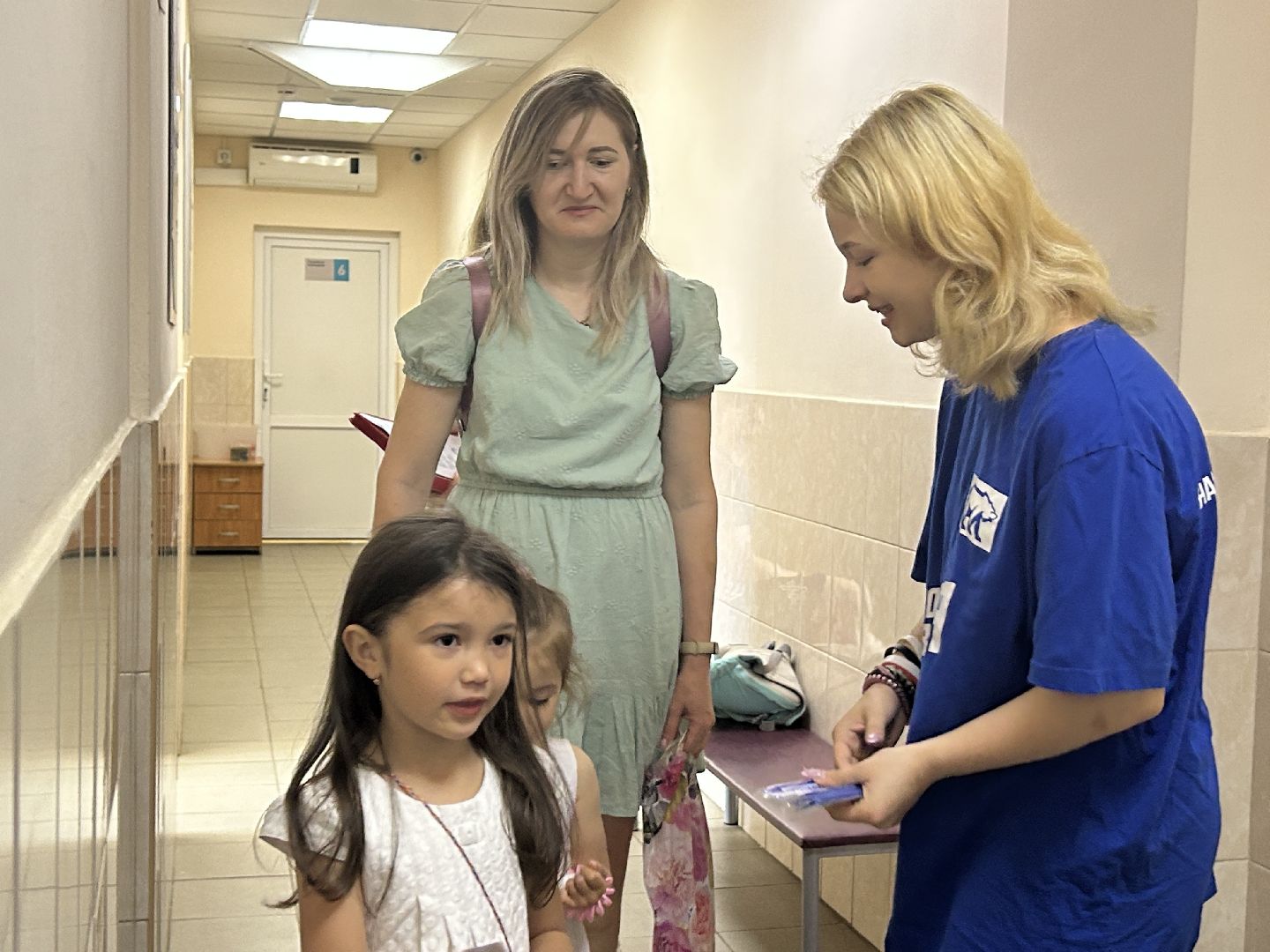 Волонтеры, акция, поликлиника