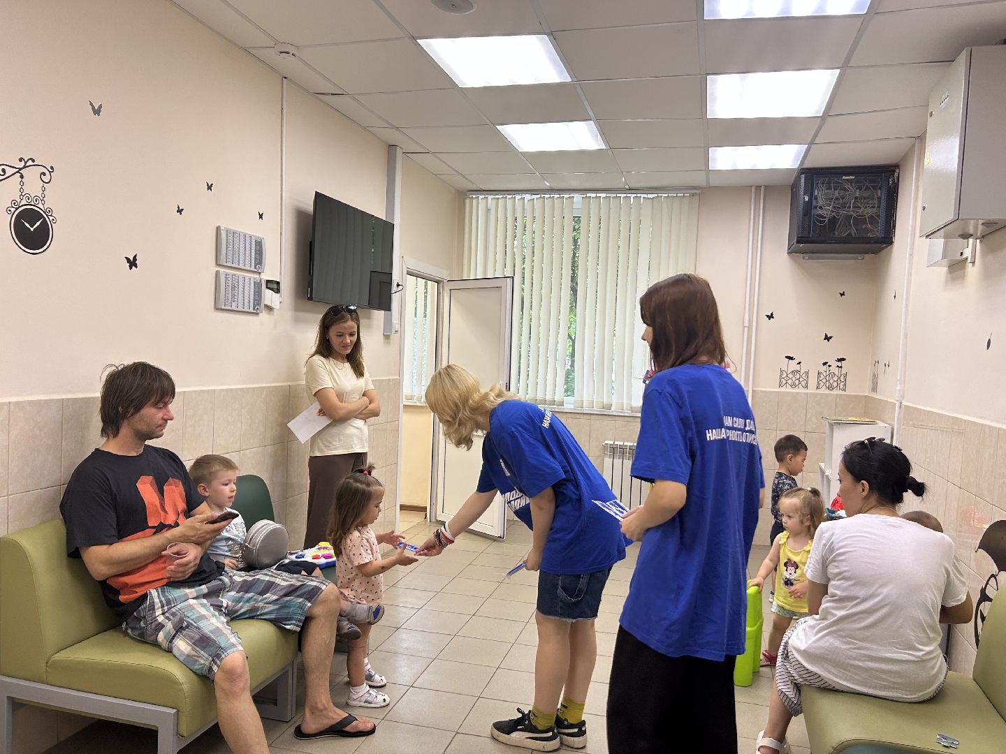 Волонтеры, акция, поликлиника