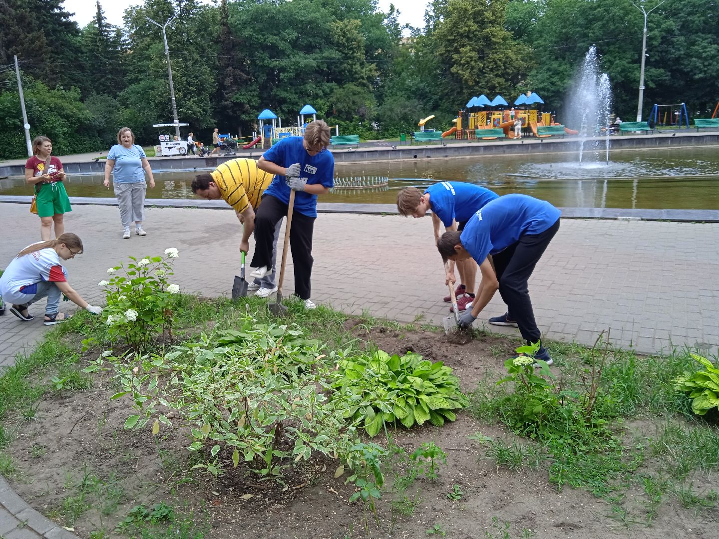 Город-сад, движение, молодая гвардия, волонтёры, растения