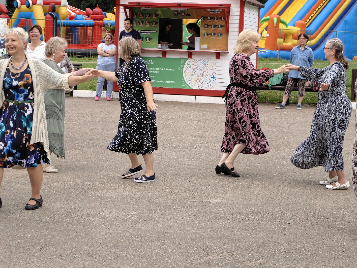 Семья, ромашки, праздник, парк