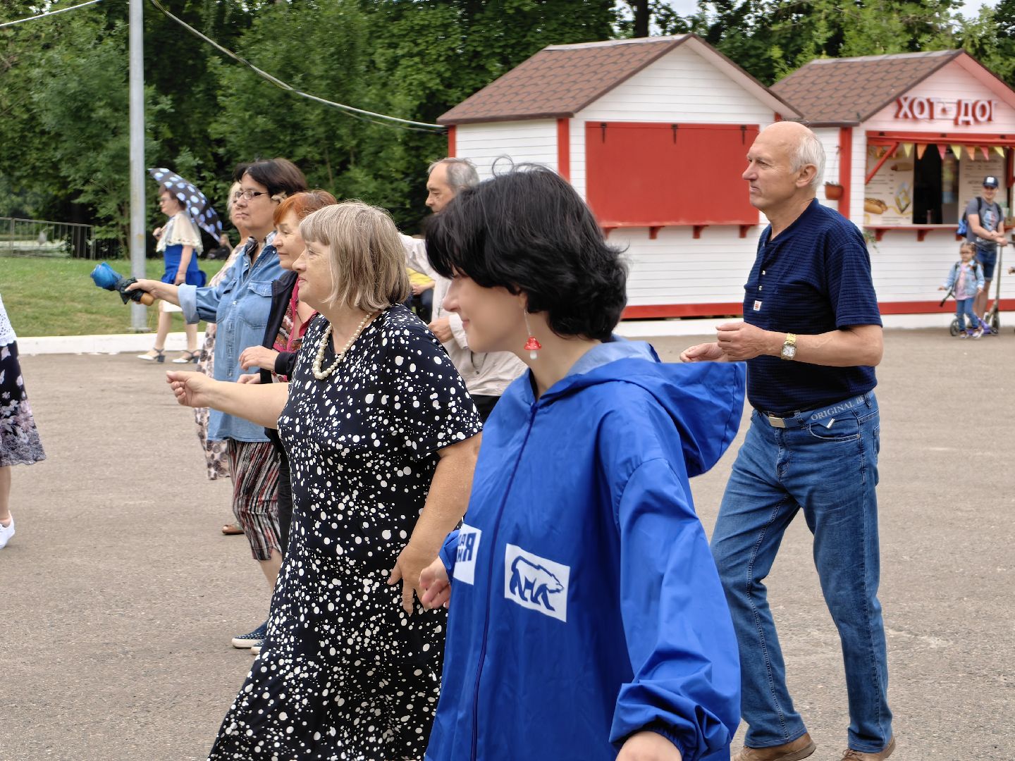 Семья, ромашки, праздник, парк