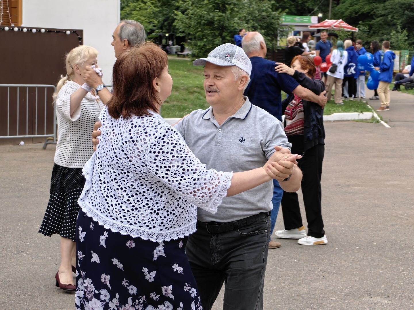Семья, ромашки, праздник, парк