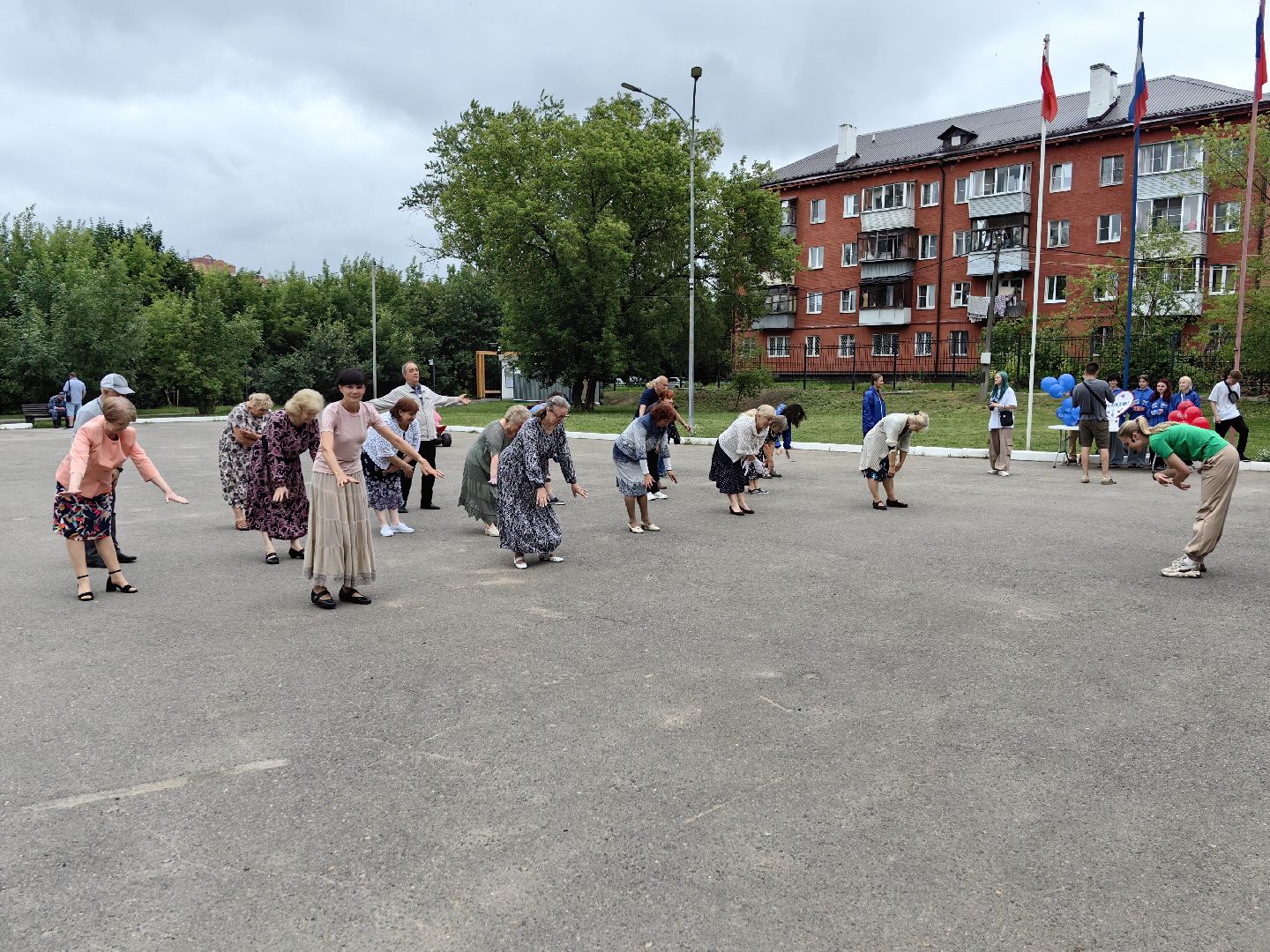 Праздник, день семьи, любви и верности, парк, шарики, подарки, пожелания