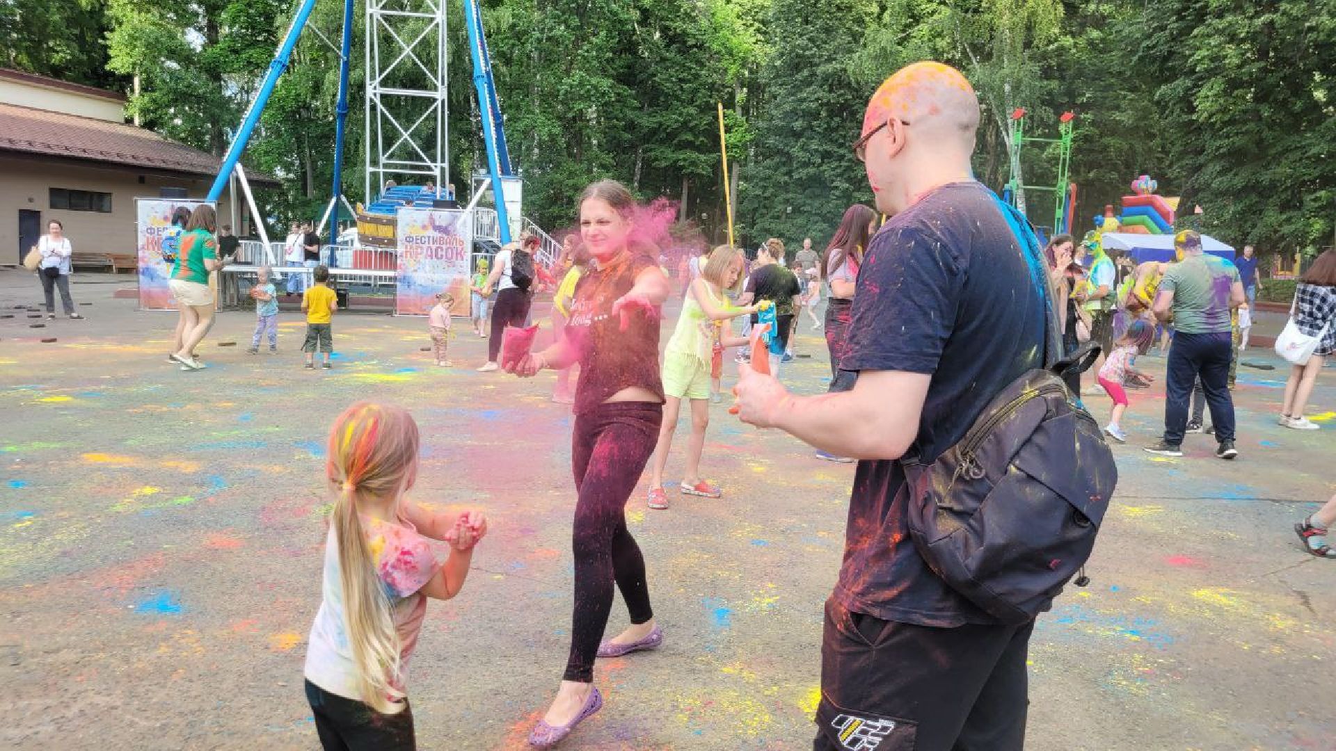 фестиваль красок; парк; яркое лето