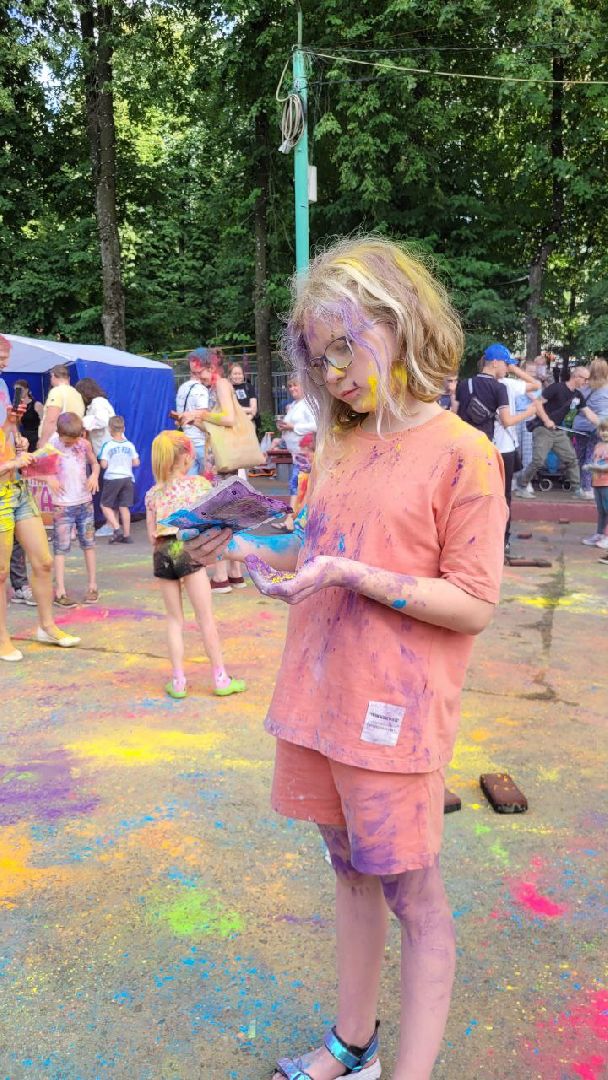 фестиваль красок; парк; яркое лето