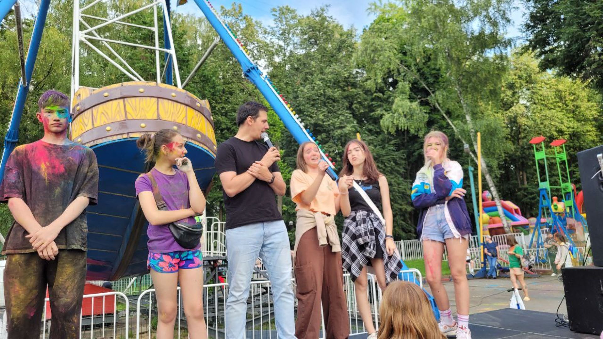 фестиваль красок; парк; яркое лето