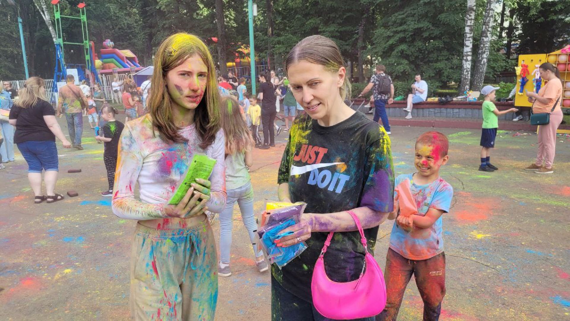 фестиваль красок; парк; яркое лето