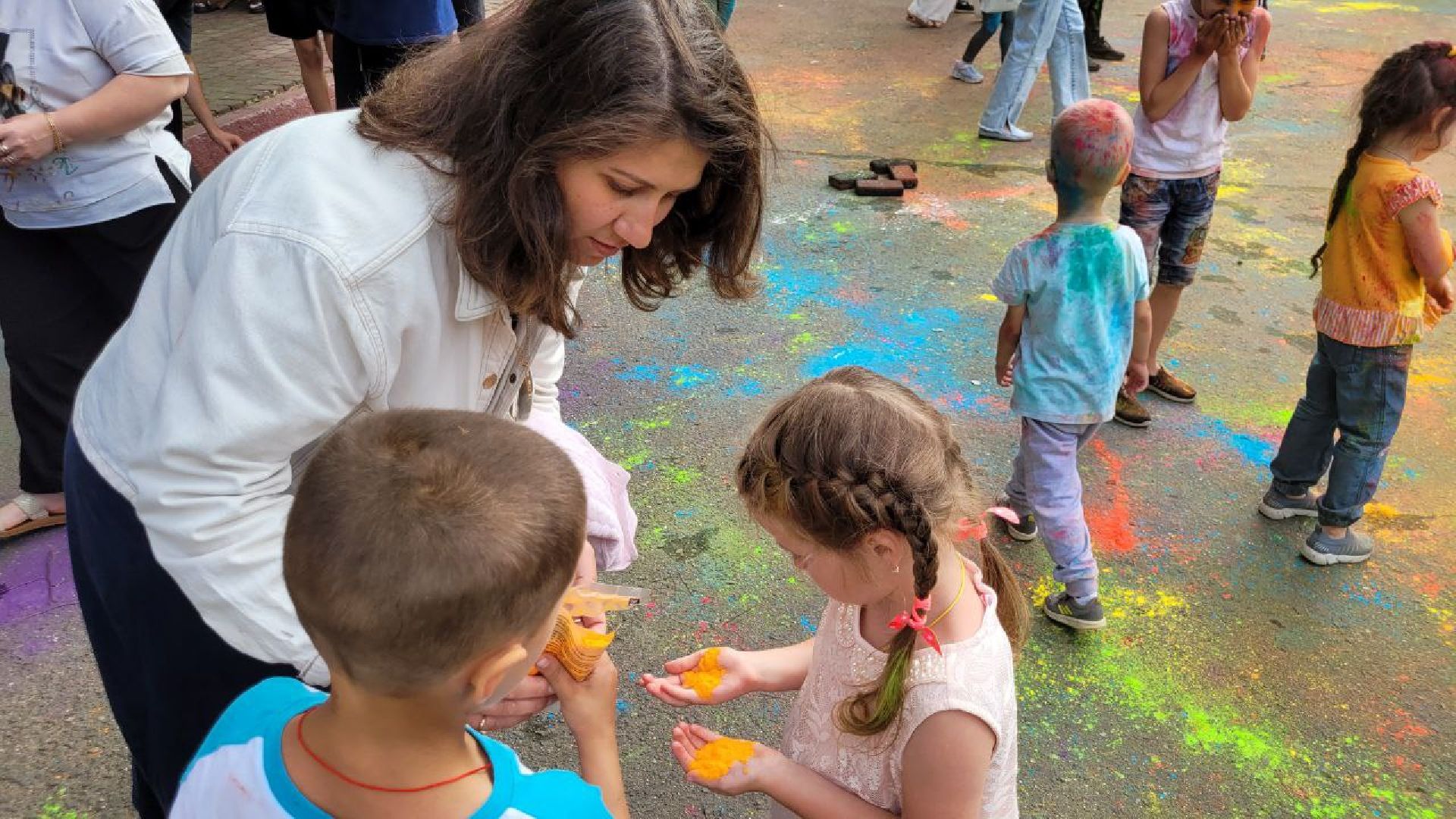 фестиваль красок; парк; яркое лето