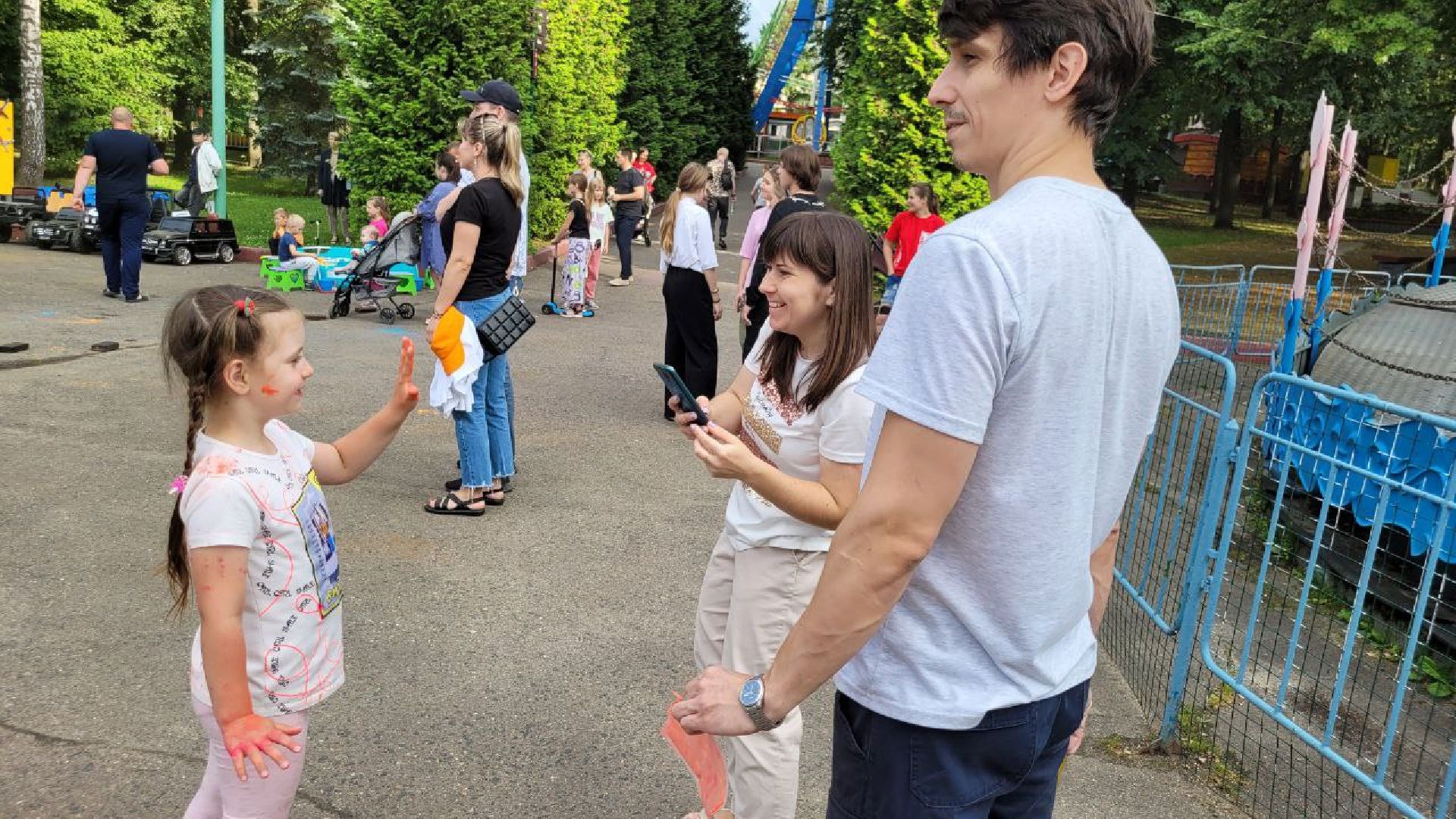 фестиваль красок; парк; яркое лето