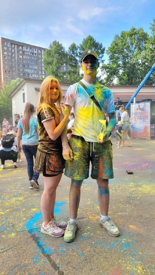 фестиваль красок; парк; яркое лето