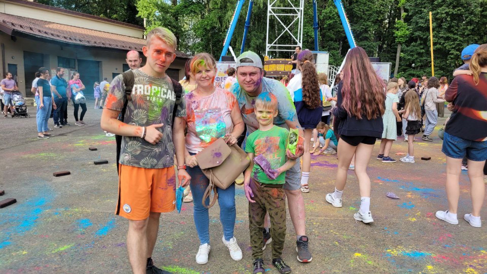 фестиваль красок; парк; яркое лето