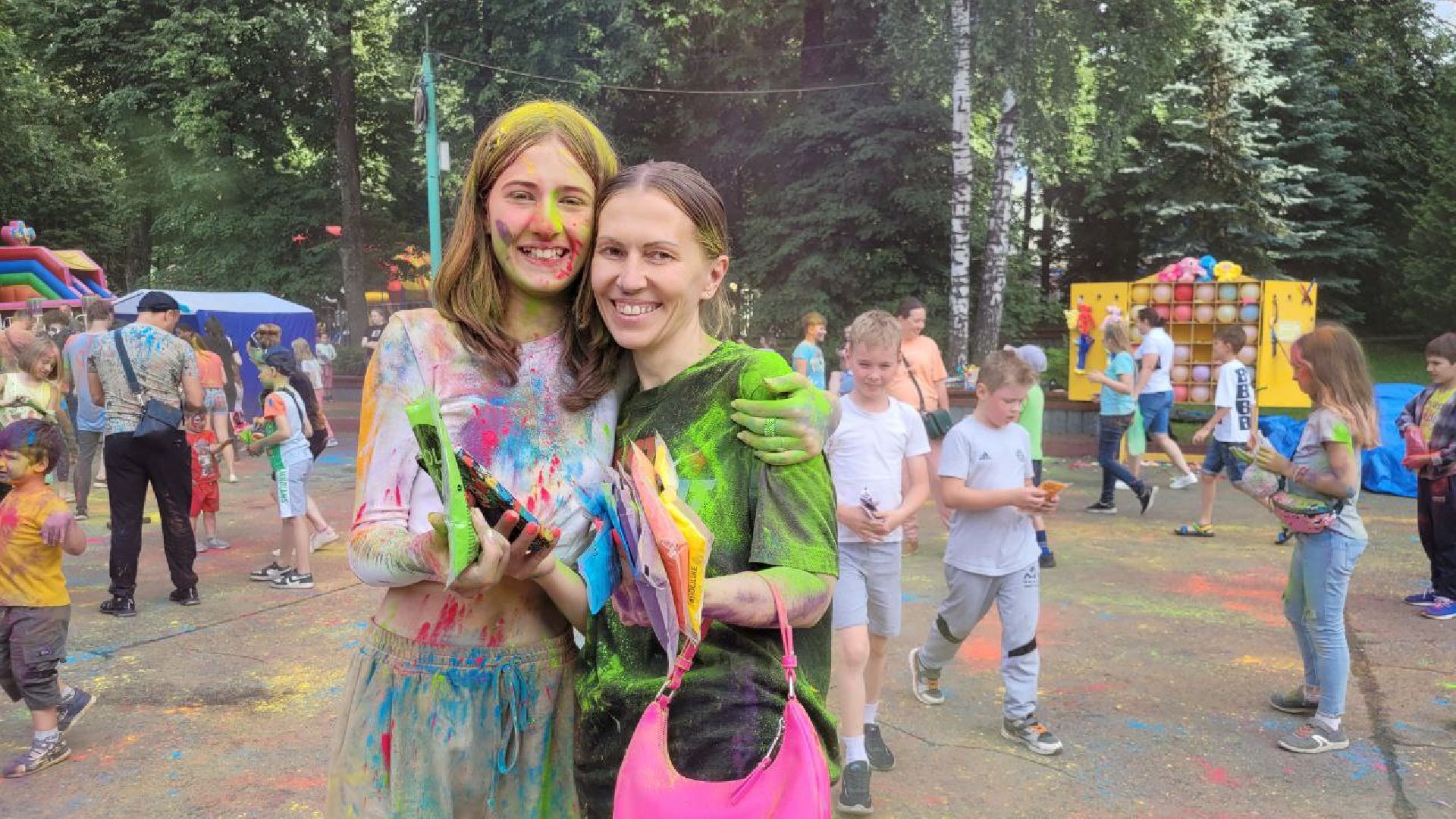 фестиваль красок; парк; яркое лето