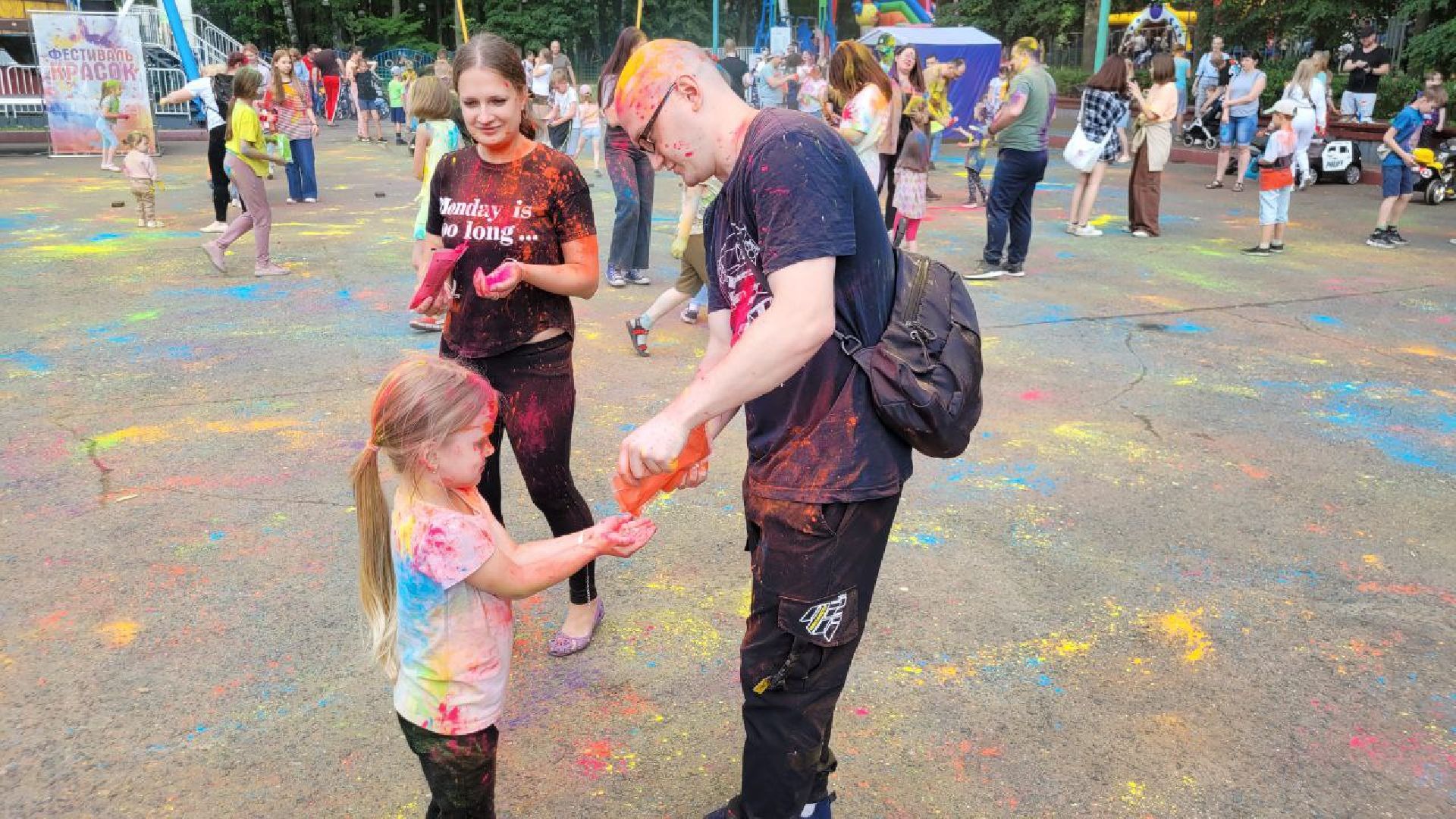 фестиваль красок; парк; яркое лето