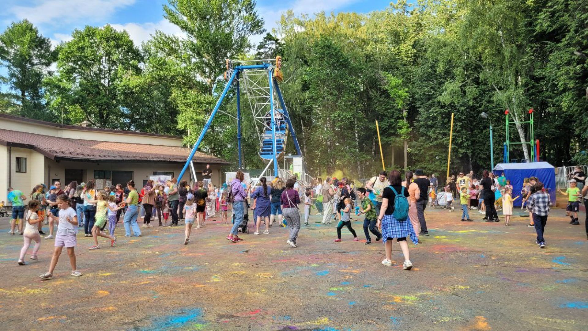 фестиваль красок; парк; яркое лето