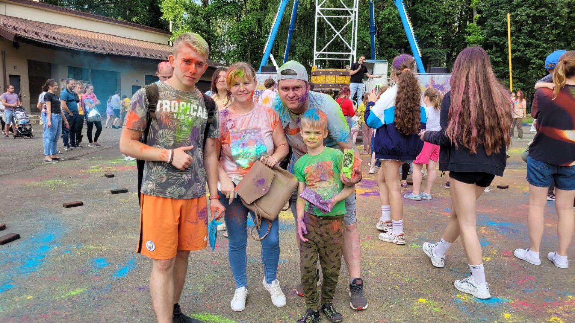 фестиваль красок; парк; яркое лето