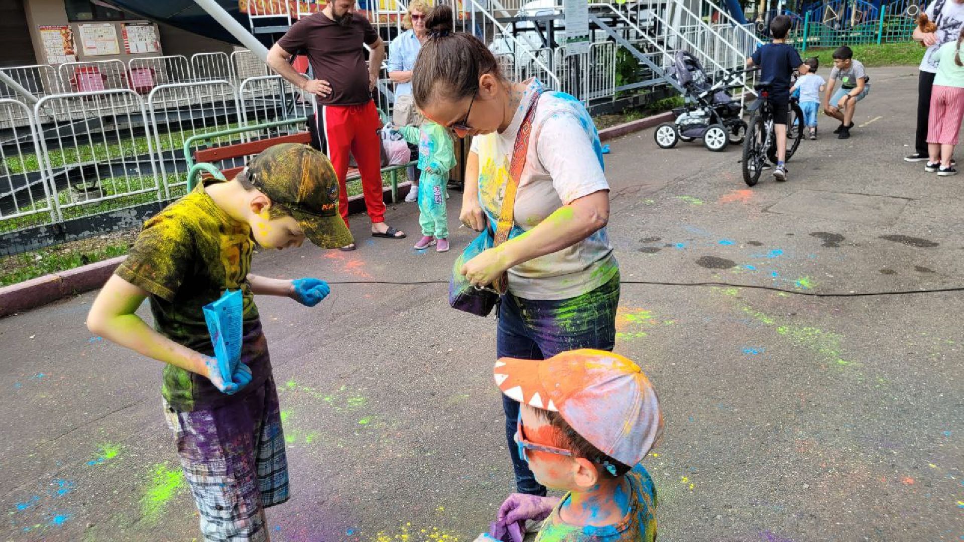 фестиваль красок; парк; яркое лето