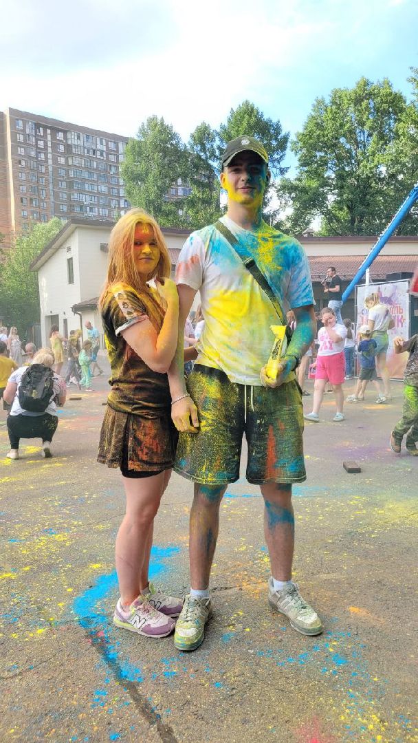 фестиваль красок; парк; яркое лето