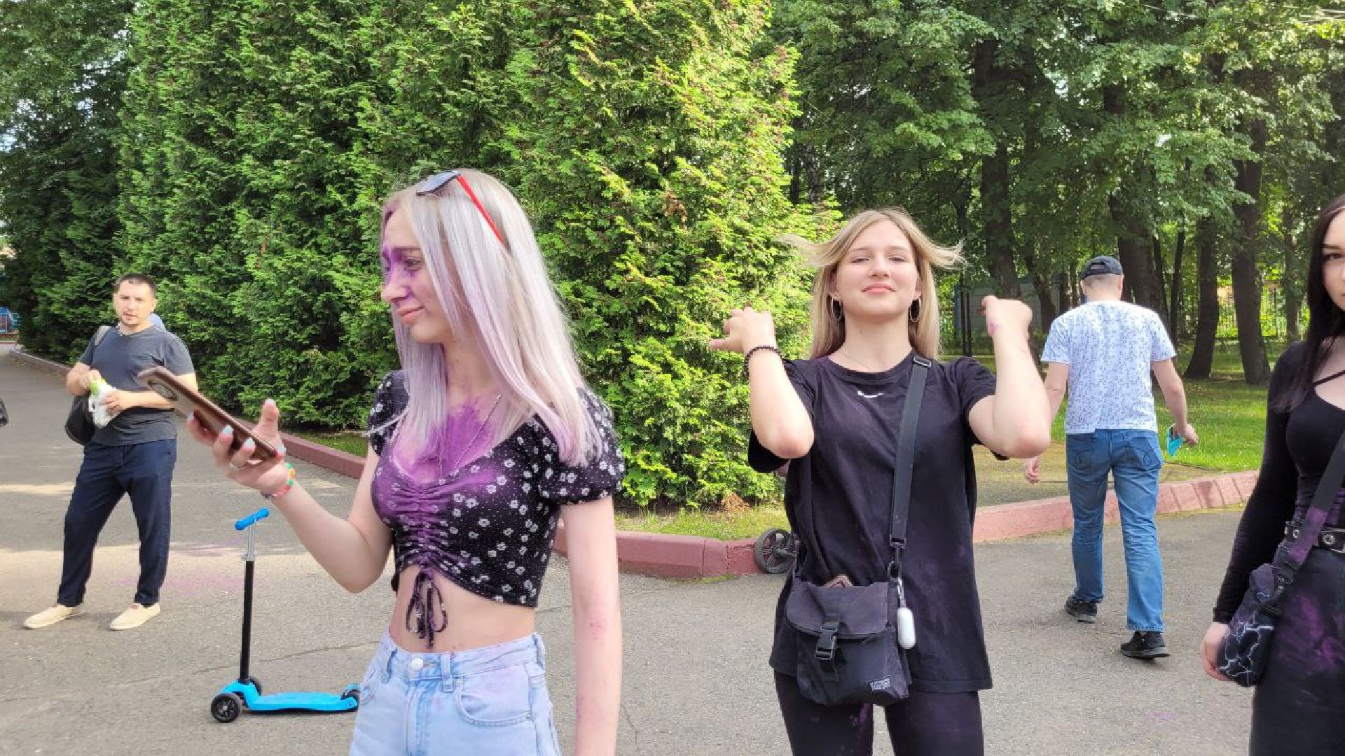 фестиваль красок; парк; яркое лето