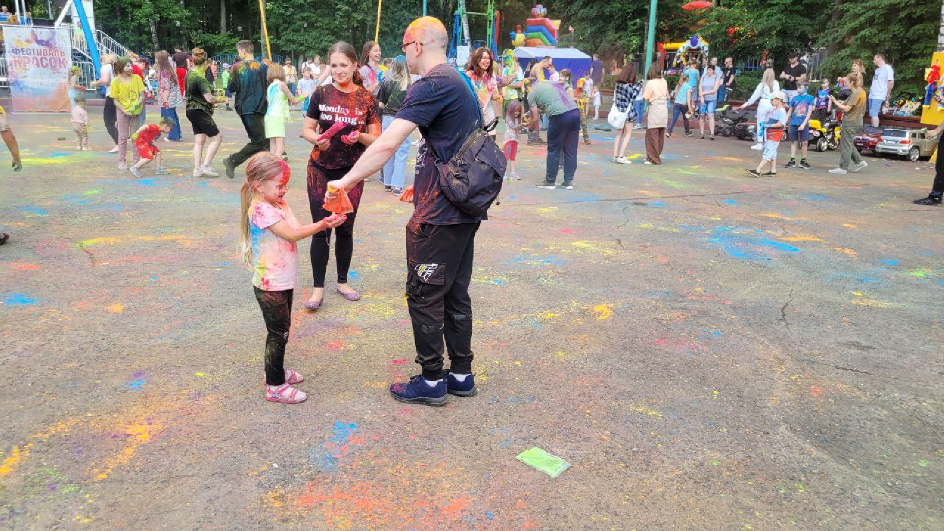 фестиваль красок; парк; яркое лето