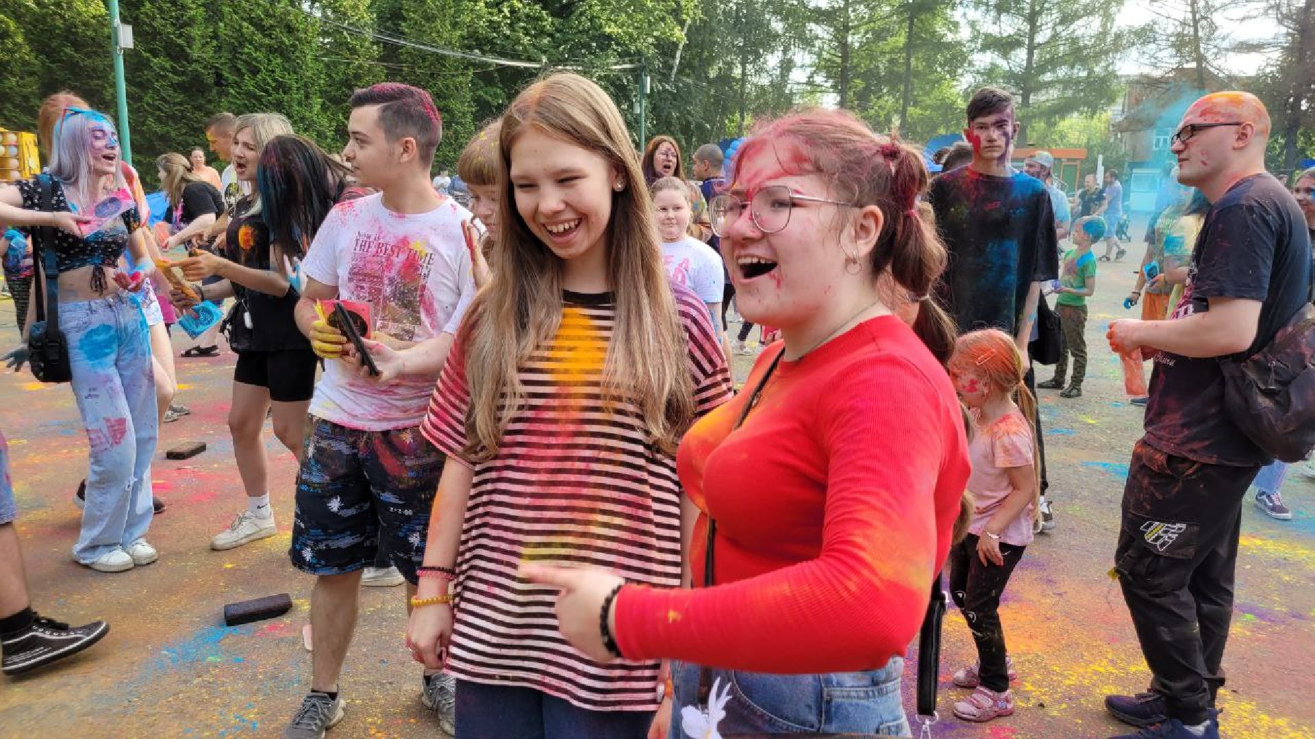 фестиваль красок; парк; яркое лето