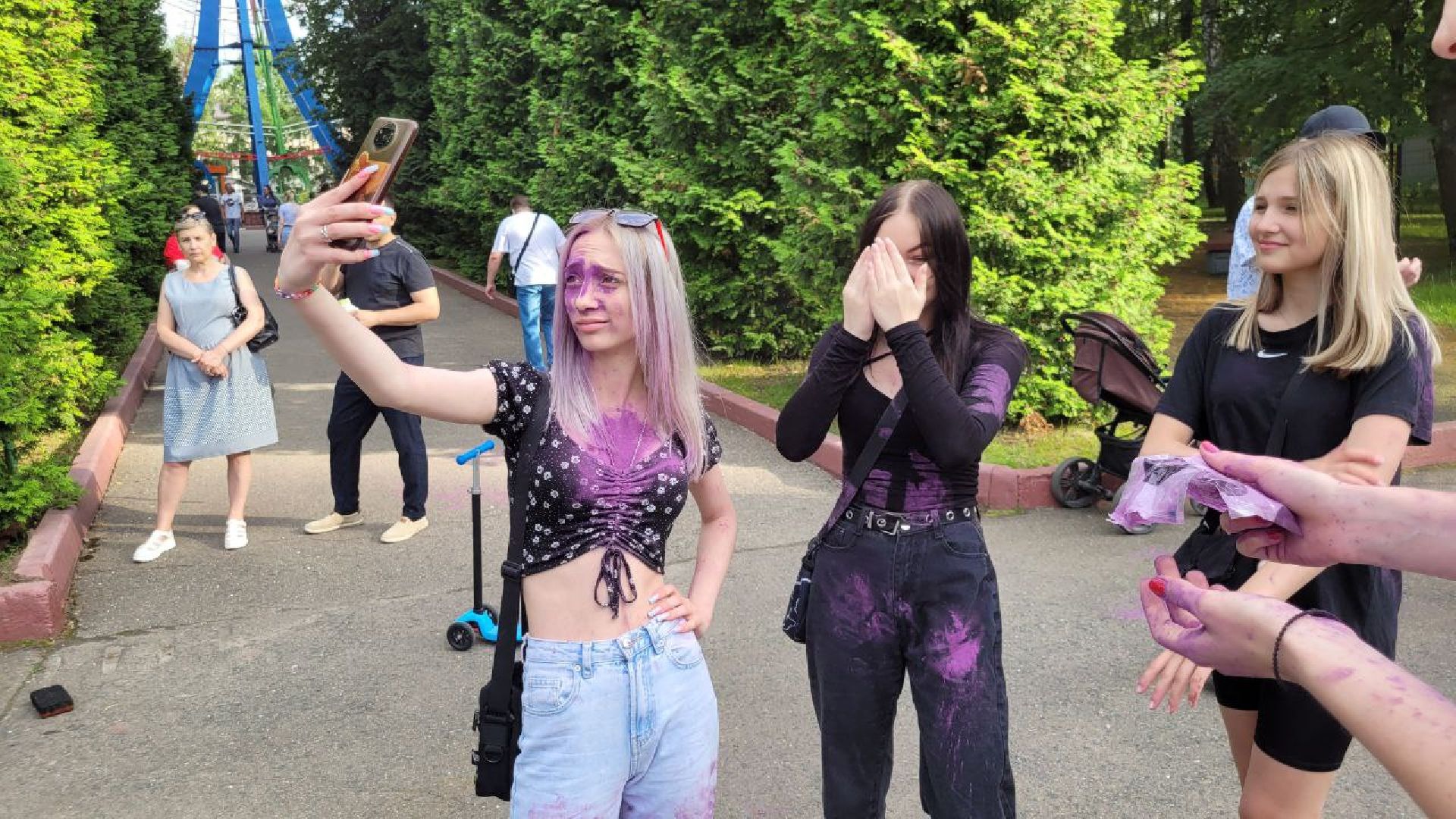 фестиваль красок; парк; яркое лето