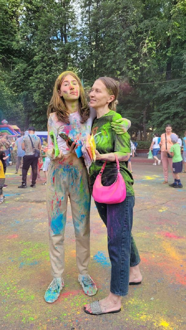 фестиваль красок; парк; яркое лето