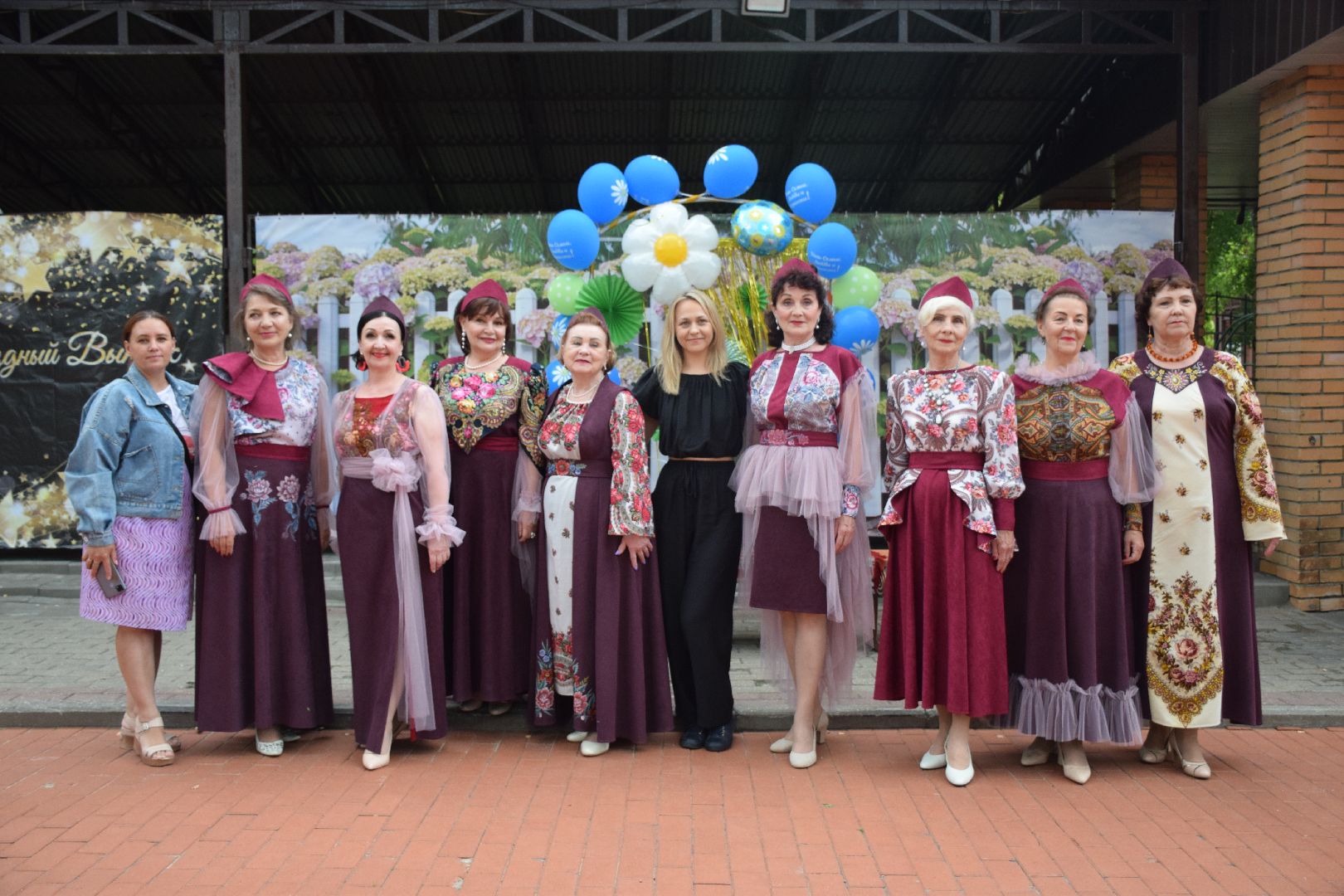 Возраст в моде, манекенщицы, активное долголетие, павлово- посадские платки, дефиле, мода, активное долголетие, Багрянец, Орехово- Зуево, Павловский Посад, платки,