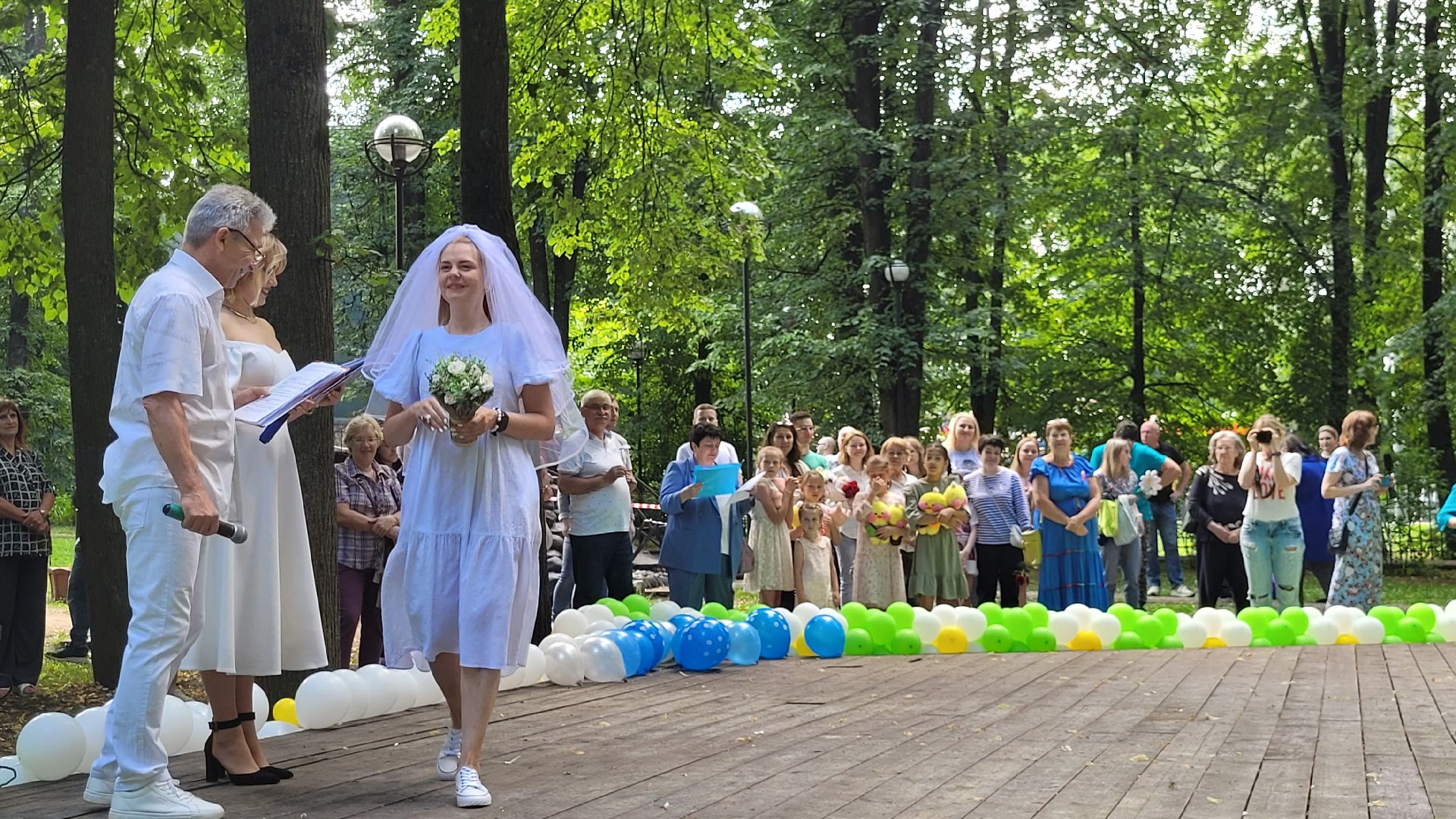 невесты; наряды; видное; парад